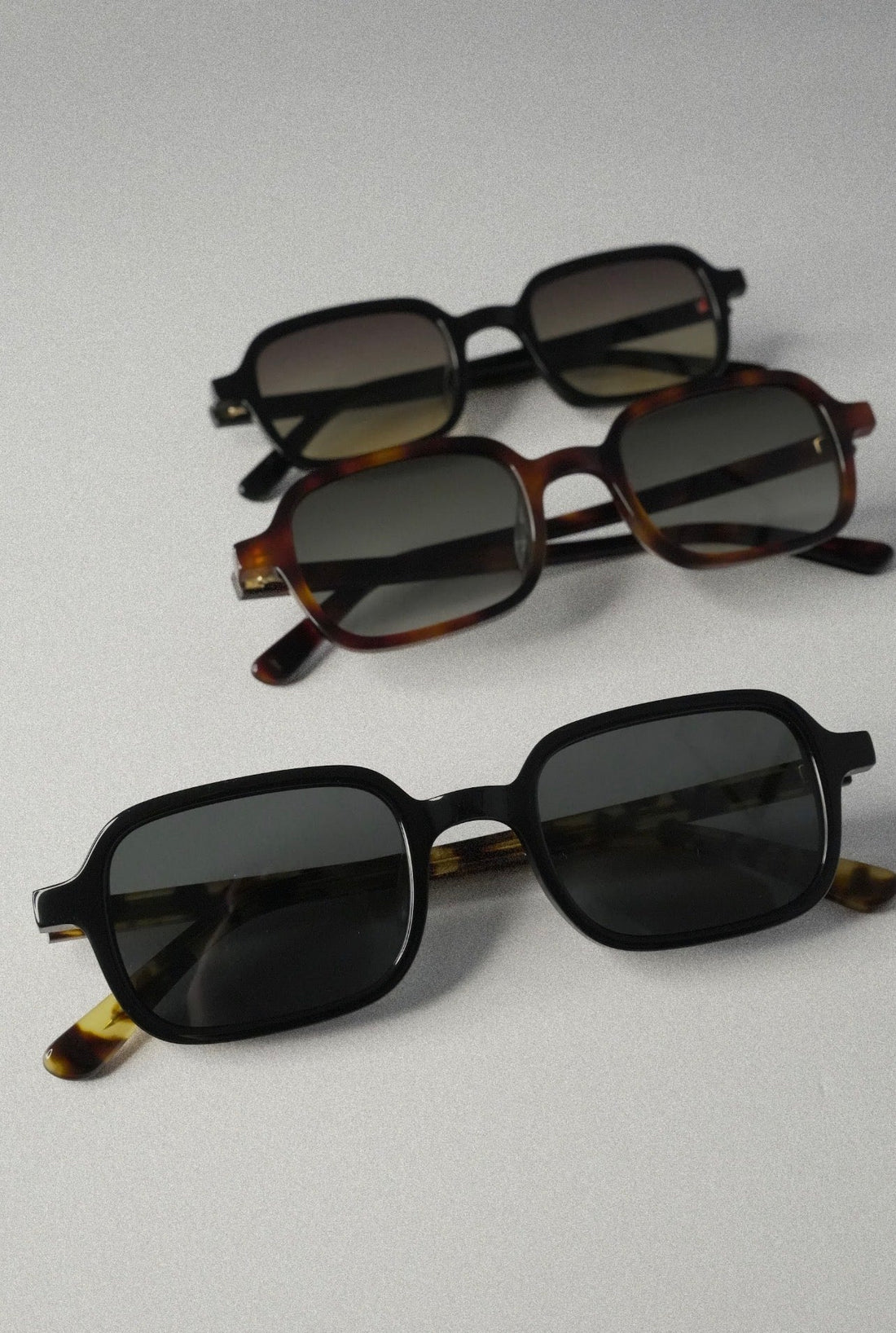 Detalle de montura de acetato artesanal, material premium para gafas de sol SWT Eyewear