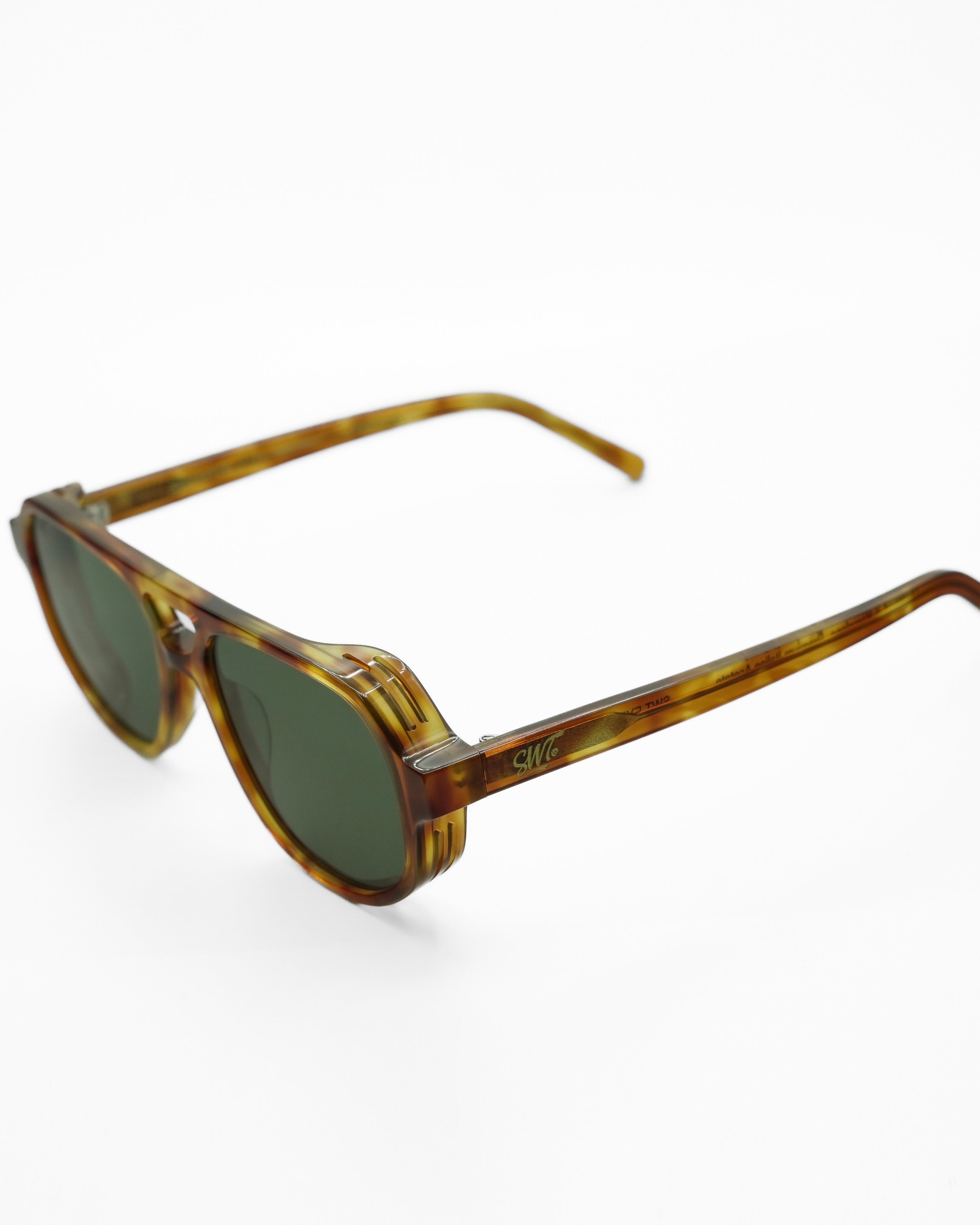 Oliver sunglasses by SWT, amber tortoiseshell acetate aviator, front detail